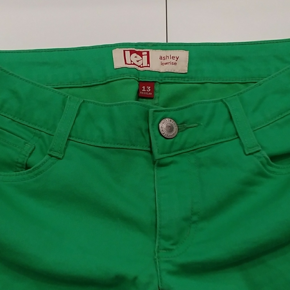 L.E.I zipper capri pants Size 13
